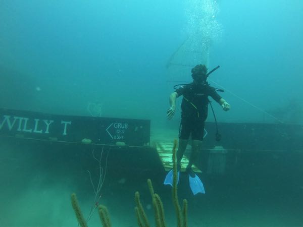 Diver helps with sinking of Willy T 