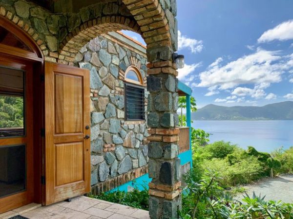 Real Estate Spotlight: Privacy in Paradise with Beach Access! 3