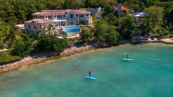 Villa Ardisia is a brand new, five bedroom villa overlooking Great Cruz Bay. 